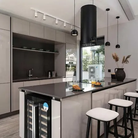 Ferienhaus Cozy In With Kitchen Poreč